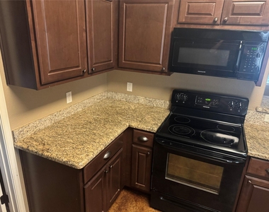 410 Deacon Drive W - Photo Thumbnail 5