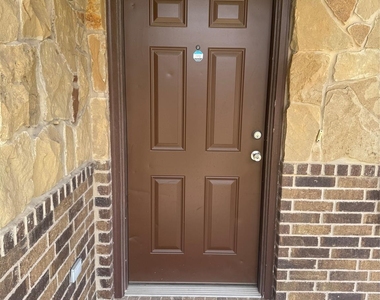 410 Deacon Drive W - Photo Thumbnail 15