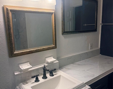 8922 Duane Street - Photo Thumbnail 5