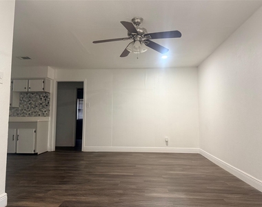 8922 Duane Street - Photo Thumbnail 2