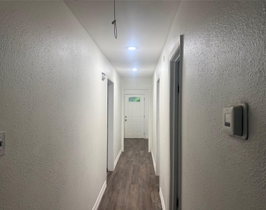 8922 Duane Street - Photo Thumbnail 11