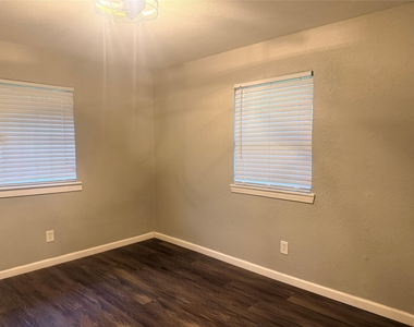 8922 Duane Street - Photo Thumbnail 12