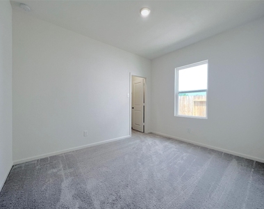 680 Amesbury Road - Photo Thumbnail 12
