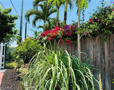690 98th Avenue N - Photo Thumbnail 4