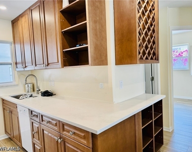 690 98th Avenue N - Photo Thumbnail 6
