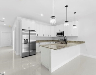 1715 W 12th Street - Photo Thumbnail 2
