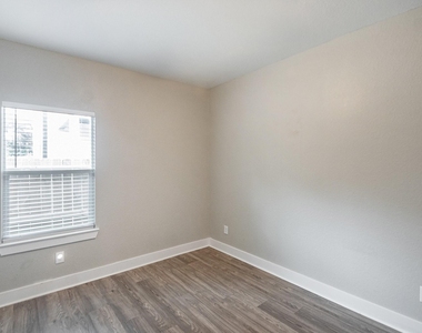 7311 Sandra Street - Photo Thumbnail 5