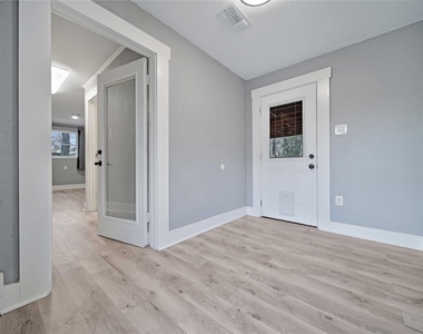 6003 Weisinger Drive - Photo Thumbnail 5