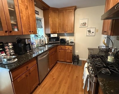 409 Sheffield - Photo Thumbnail 7
