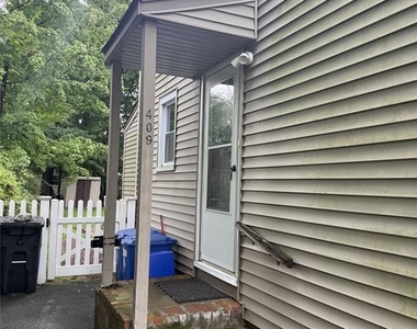 409 Sheffield - Photo Thumbnail 3