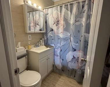 409 Sheffield - Photo Thumbnail 11