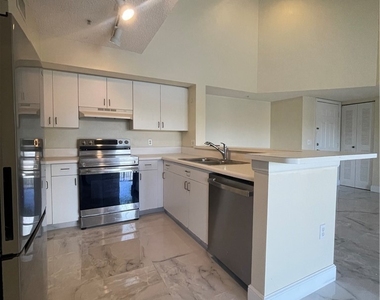1205 Wildwood Lakes Boulevard - Photo Thumbnail 18