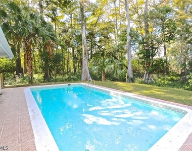 5461 Boxwood Way - Photo Thumbnail 2