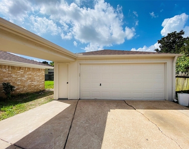 14815 Earlswood Drive - Photo Thumbnail 3