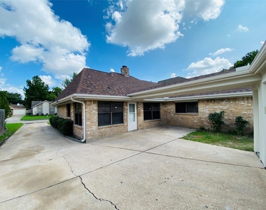 14815 Earlswood Drive - Photo Thumbnail 2