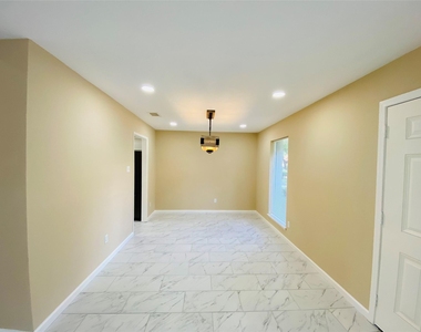 14815 Earlswood Drive - Photo Thumbnail 6