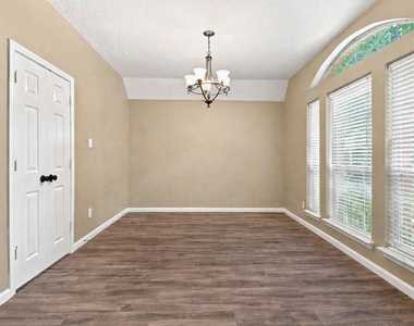 5419 Teakwood Lane - Photo Thumbnail 7