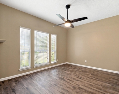 5419 Teakwood Lane - Photo Thumbnail 8