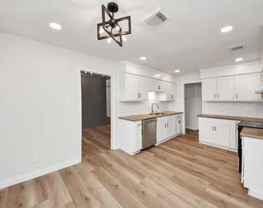 718 Land Grant Drive - Photo Thumbnail 9