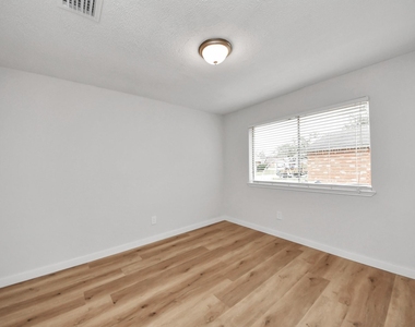 718 Land Grant Drive - Photo Thumbnail 21