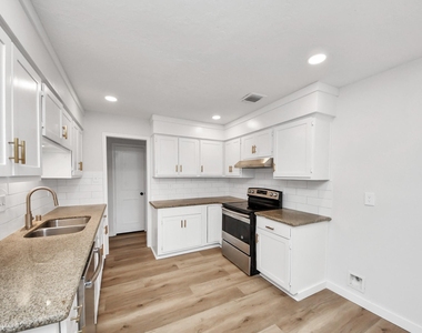 718 Land Grant Drive - Photo Thumbnail 12