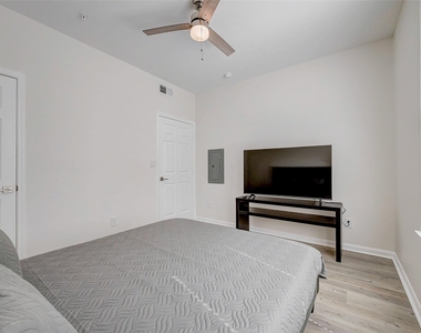 2445 Shadow View Lane - Photo Thumbnail 13