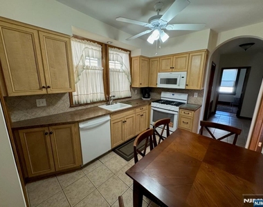 221-223 Patterson - Photo Thumbnail 5