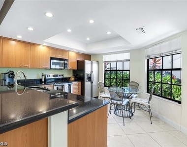 823 Meadowland Drive - Photo Thumbnail 5