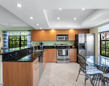 823 Meadowland Drive - Photo Thumbnail 4