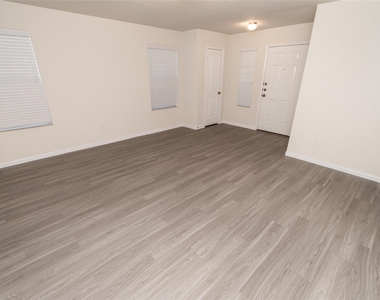 5414 Latta Plantation Drive - Photo Thumbnail 4