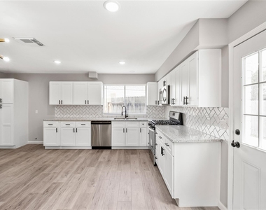 4523 Waterfall Way - Photo Thumbnail 3