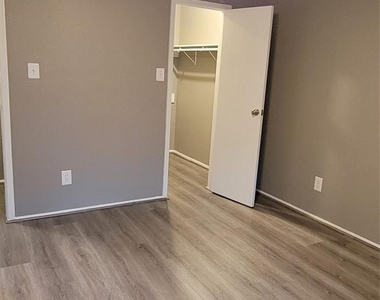 10053 Westpark Drive - Photo Thumbnail 11