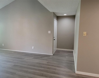 10053 Westpark Drive - Photo Thumbnail 7