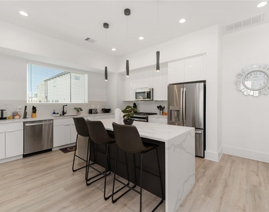 3410 Baer Street - Photo Thumbnail 14
