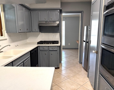 12615 Shannon Hills Drive - Photo Thumbnail 14
