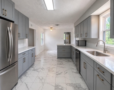 5025 Hazelton Street - Photo Thumbnail 11