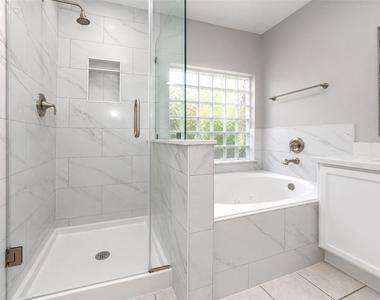 4815 Cliffpoint Court - Photo Thumbnail 17