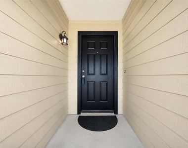 4815 Cliffpoint Court - Photo Thumbnail 2