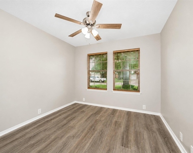 4815 Cliffpoint Court - Photo Thumbnail 20