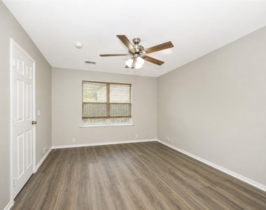 4815 Cliffpoint Court - Photo Thumbnail 14