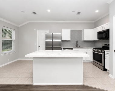 4815 Cliffpoint Court - Photo Thumbnail 3