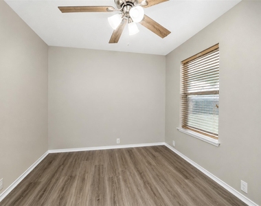 4815 Cliffpoint Court - Photo Thumbnail 22