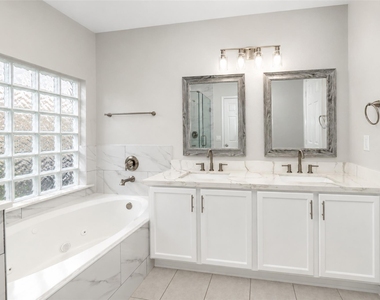 4815 Cliffpoint Court - Photo Thumbnail 15