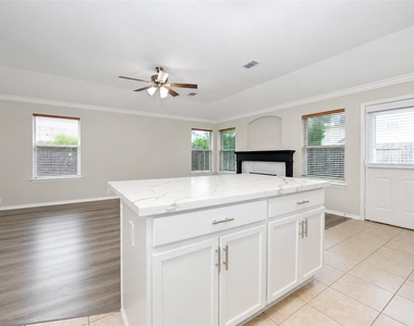 4815 Cliffpoint Court - Photo Thumbnail 6