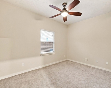 1333 W 21st Street - Photo Thumbnail 9