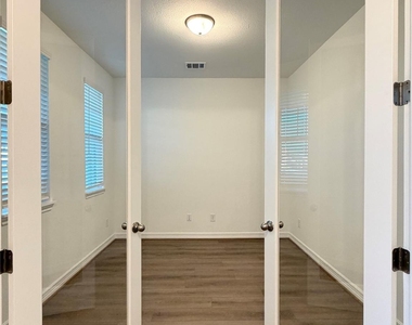 32011 Sweet Pea Meadows Drive - Photo Thumbnail 3