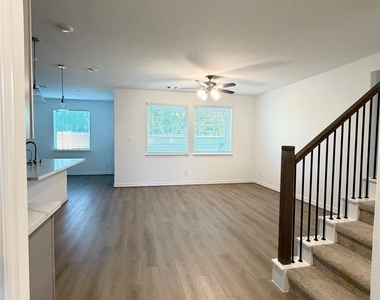 32011 Sweet Pea Meadows Drive - Photo Thumbnail 5