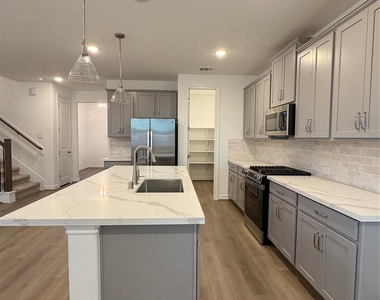32011 Sweet Pea Meadows Drive - Photo Thumbnail 9