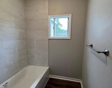 1418 2nd Avenue N - Photo Thumbnail 7
