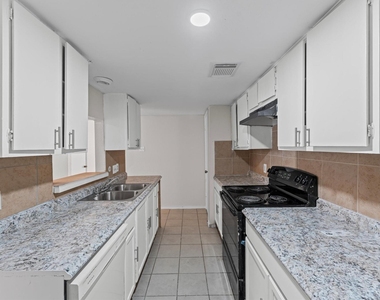 12208 Ormandy Street - Photo Thumbnail 10